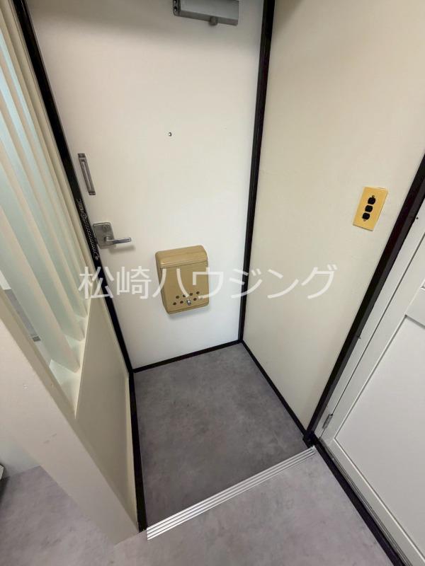 ロイヤルコーポ1階 玄関