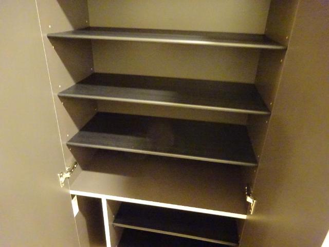 エル・クーレ203号室 下駄箱