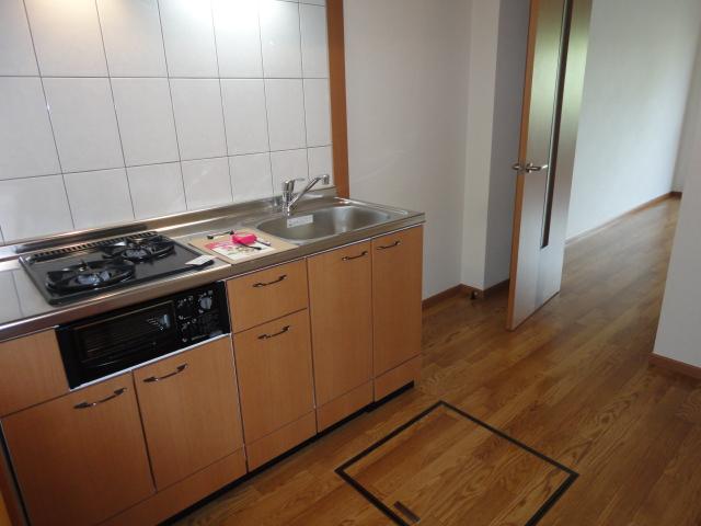 Ｇｒａｎｄｅ　Ｖｉｌｌａ（グランデ　ヴィラ）103号室 キッチン