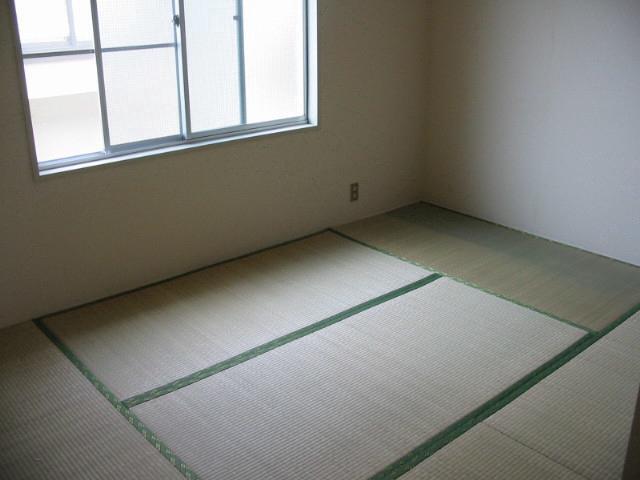 ファミーユ・三浦2階 内観