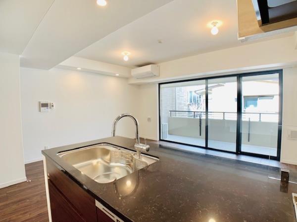 ＥＶＥＲＴＯＷ　ＣＨＯＪＡＭＡＲＵ2階 リビング