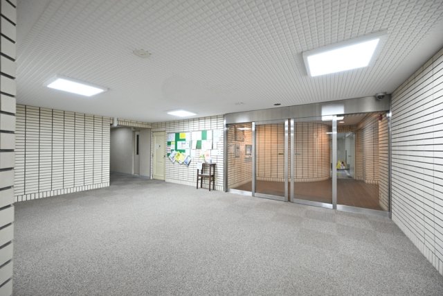 ディアプラザ根津2階 エントランス