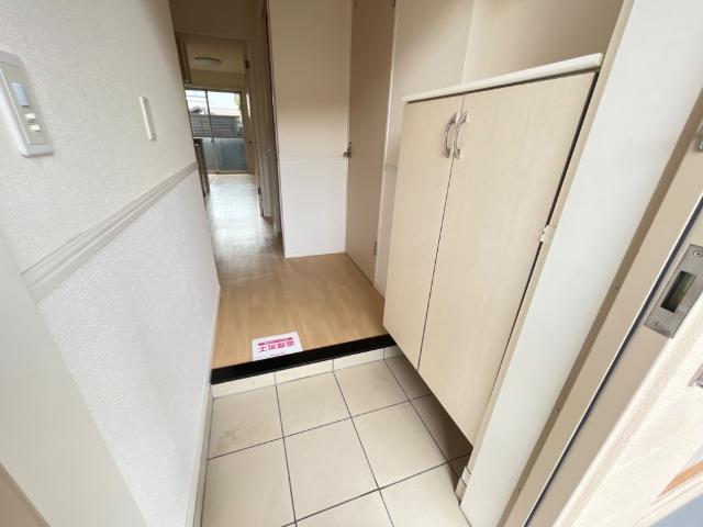 ロイヤル　パピヨン101号室 玄関
