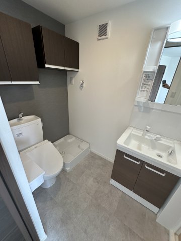 ベル エスペース 洗面所に独立洗面台・トイレ・室内洗濯機置場があります！