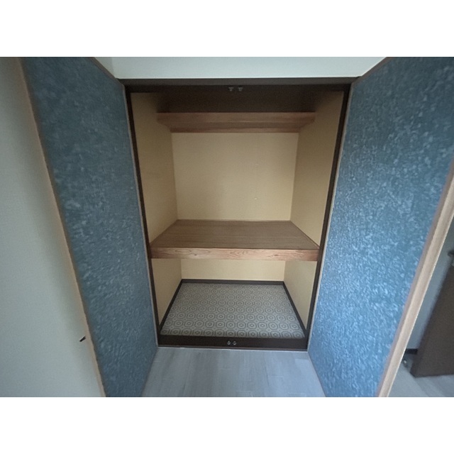 グランデュール瀬戸岡205号室 内観