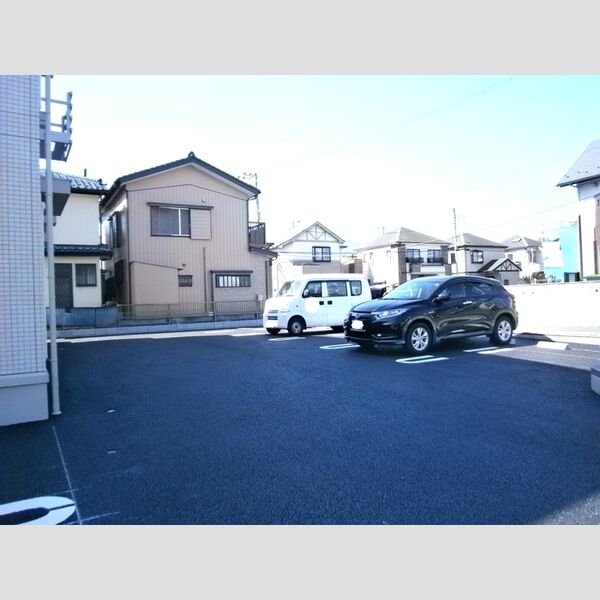 サンフルール 駐車場