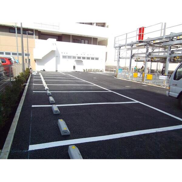 溝口レジデンス703号室 駐車場