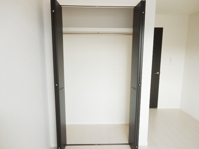 サンフォレスタ２番館201号室 洋室収納