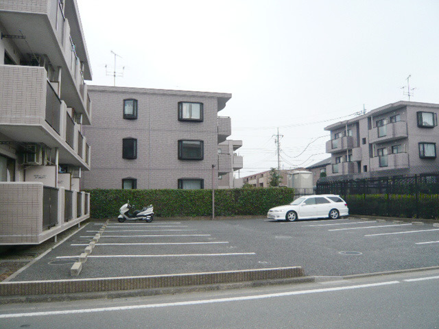 アメニティ高幡 駐車場