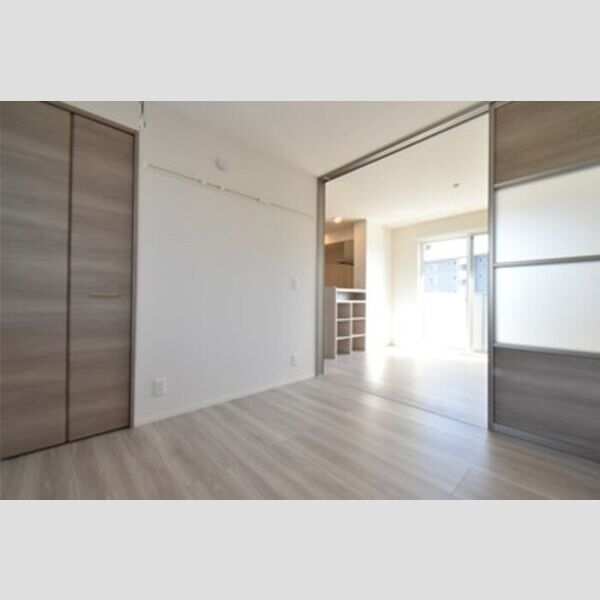 ブランポルテ203号室 居室とリビングダイニング