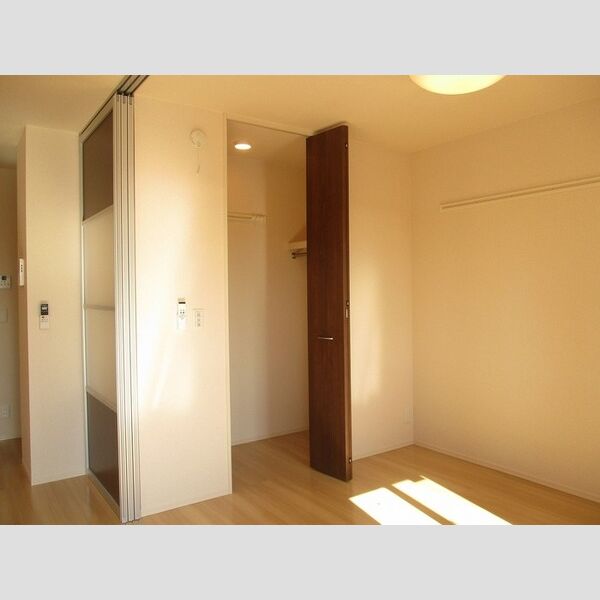 メゾンクレールE105号室 洋室収納