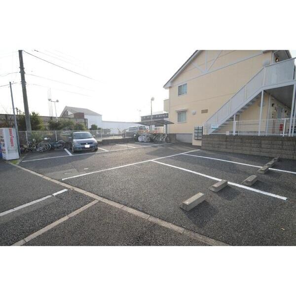 ファーストワン 駐車場