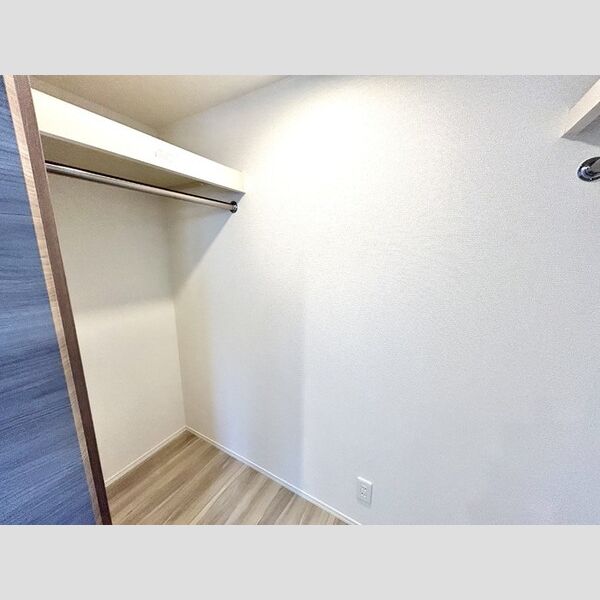 East Side Residence 2210号室 ウォークインクローゼット