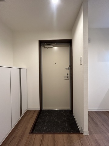 スカイラシクラス平和台201号室 玄関