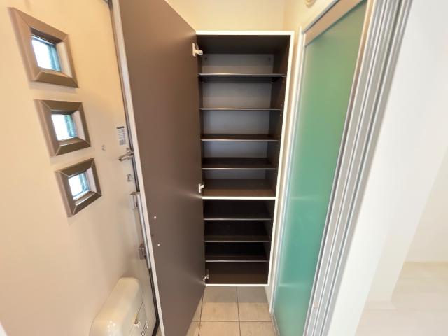 ラ・メルヴェーユ103号室 下駄箱