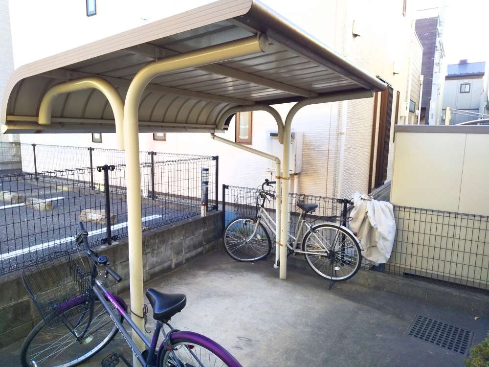 レオパレストラオム207号室 駐輪場