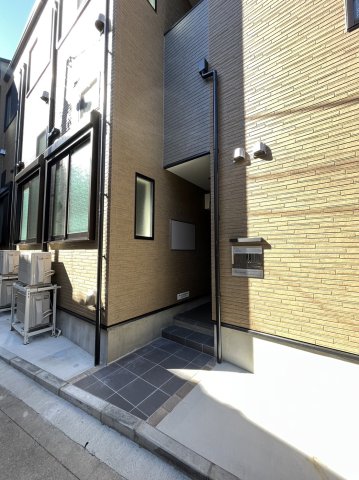 ハーモニーテラス上中里0108号室 エントランス