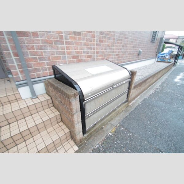 ロイヤルヒル East ゴミストッカー