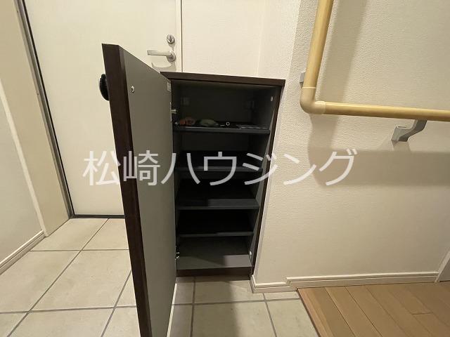 ＴＹ　ＨＯＵＳＥ1階 玄関