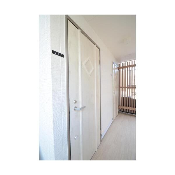 パルトネール大倉山 玄関