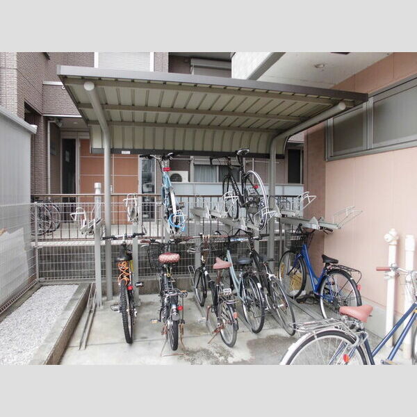 サンシェンロンK 屋根付き駐輪場