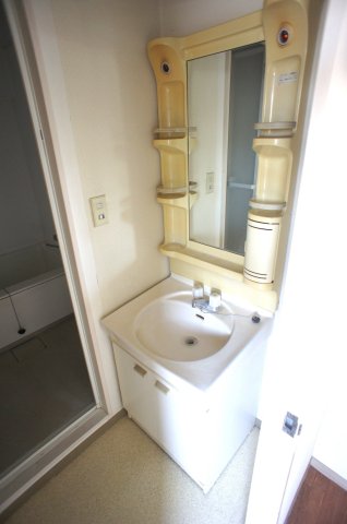 宍田ビル 使いやすい洗面所です