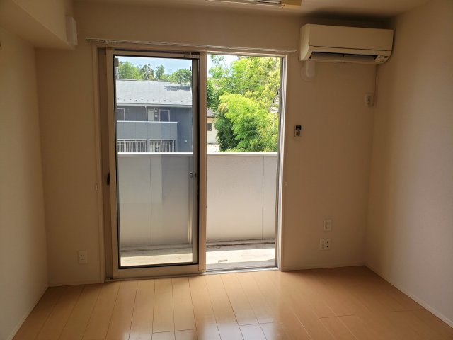 マレアガーデン新横浜Ｅ棟0106号室 リビング