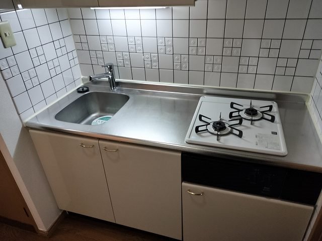 ルーブル白金高輪 システムキッチン（2口ガスコンロ）