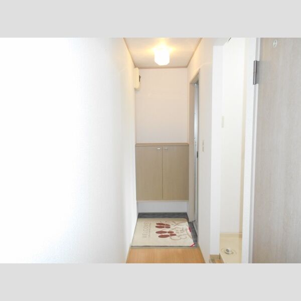 ホワイトハイツ白樺202号室 玄関
