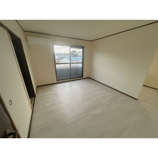 グランデュール瀬戸岡202号室 リビング