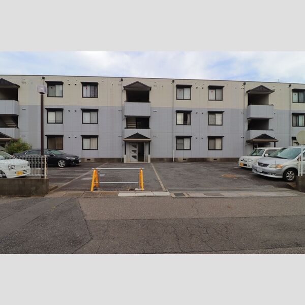 グリーンパークマルオカ203号室 駐車場