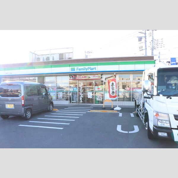 Sunny Flat Kamiya(サニーフラットカミヤ)302号室 ファミリーマート西加平一丁目店(約114m)
