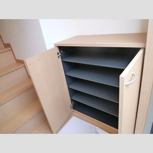 ラ・シュプレーム 玄関シューボックス