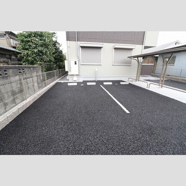 ジュレ・ブランシュ 駐車場