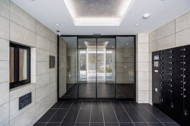 ドゥーエ梅屋敷4階 風除室