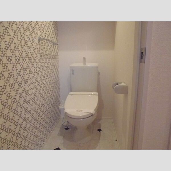 グランイーグルB ■温水洗浄暖房便座機能付のトイレです■