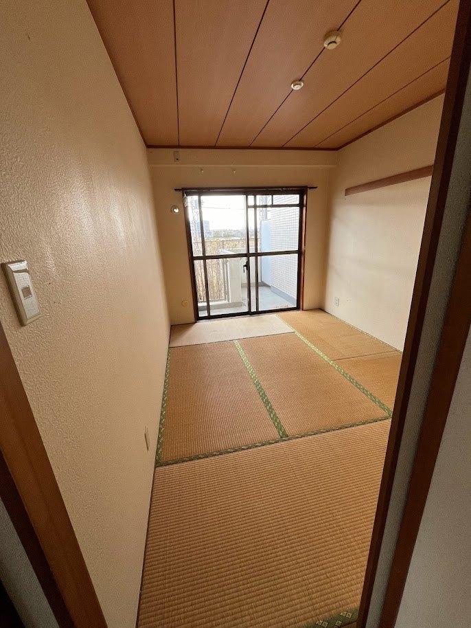 ライオンズマンション愛甲石田 内観