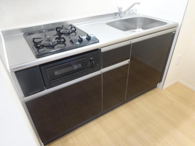 ＪｕｈａｍｏａⅡ　-ジュハモア-101号室 システムキッチン（２口・グリル）