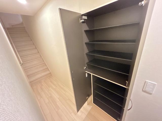 ブルヴァール205号室 下駄箱
