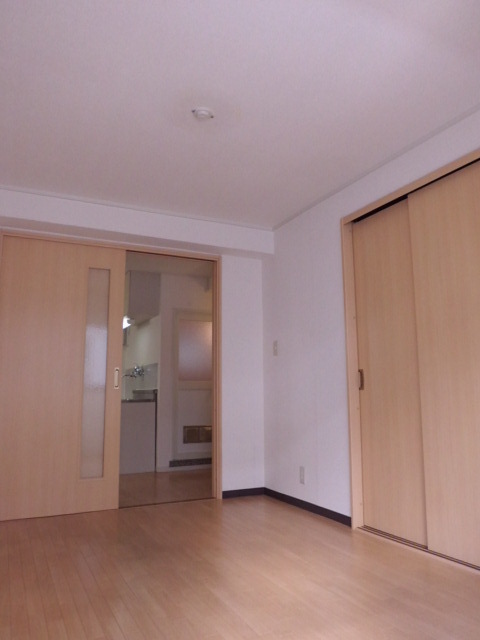 美装マンション 居室3