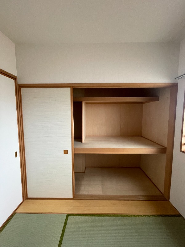 パストラル西府2階 収納