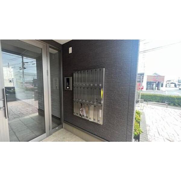 アンド・イー303号室 エントランス