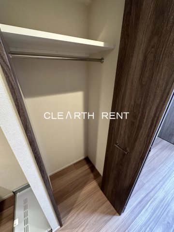 コンシェリア横濱 ＜ＳＨＩＮＫＯＹＡＳＵ＞10階 ハンガーパイプ付きクローゼット