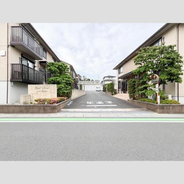 コートプラセール　B エントランス