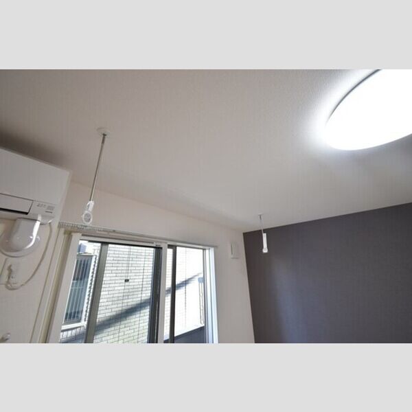 エスポワール103号室 ♪室内物干し♪(工事中の写真になります。)