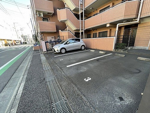 コスモ西尾久2階 駐車場　※2025年11月撮影時