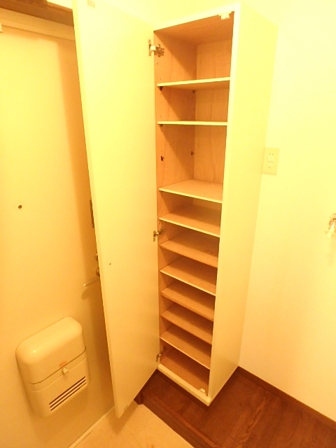 ブランドール早宮 シューズボックス