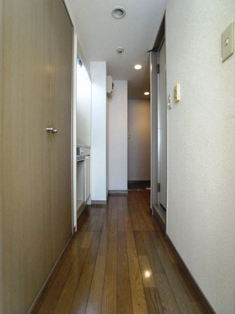 ドルチェ新宿1階 玄関