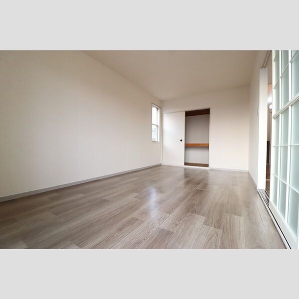 ファーストヴューラ十一番館105号室 同建物別部屋の参考画像