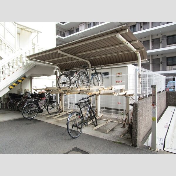 グリーンマノリアル 駐輪場